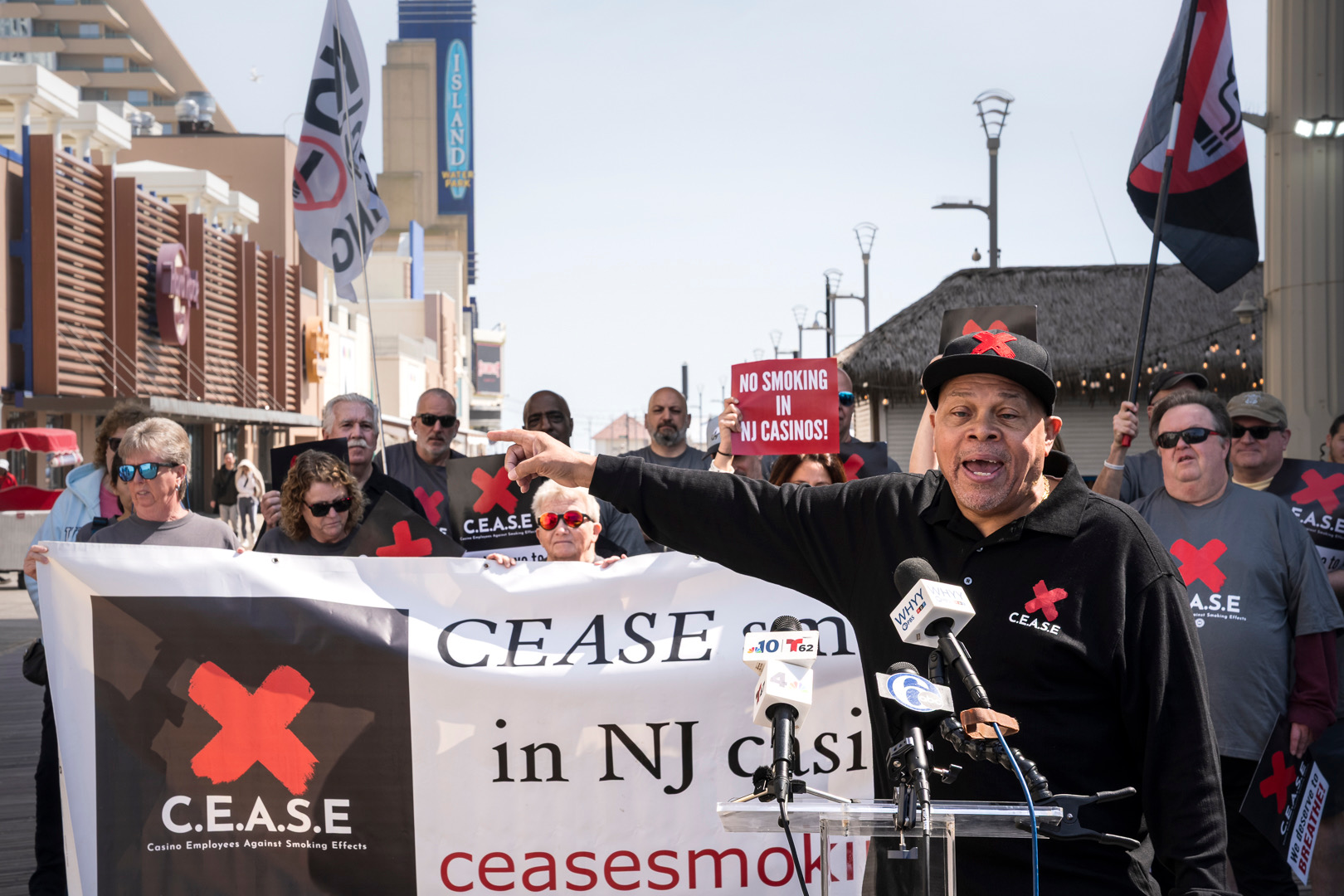 CASINO workers rally to end smoking in atlantic city